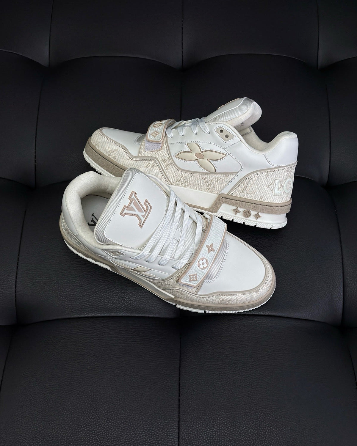 Cremefarbener Leder-Sneaker mit Ton-in-Ton-Details – Herren