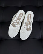 Cremefarbener Leder-Sneaker mit Ton-in-Ton-Details – Herren