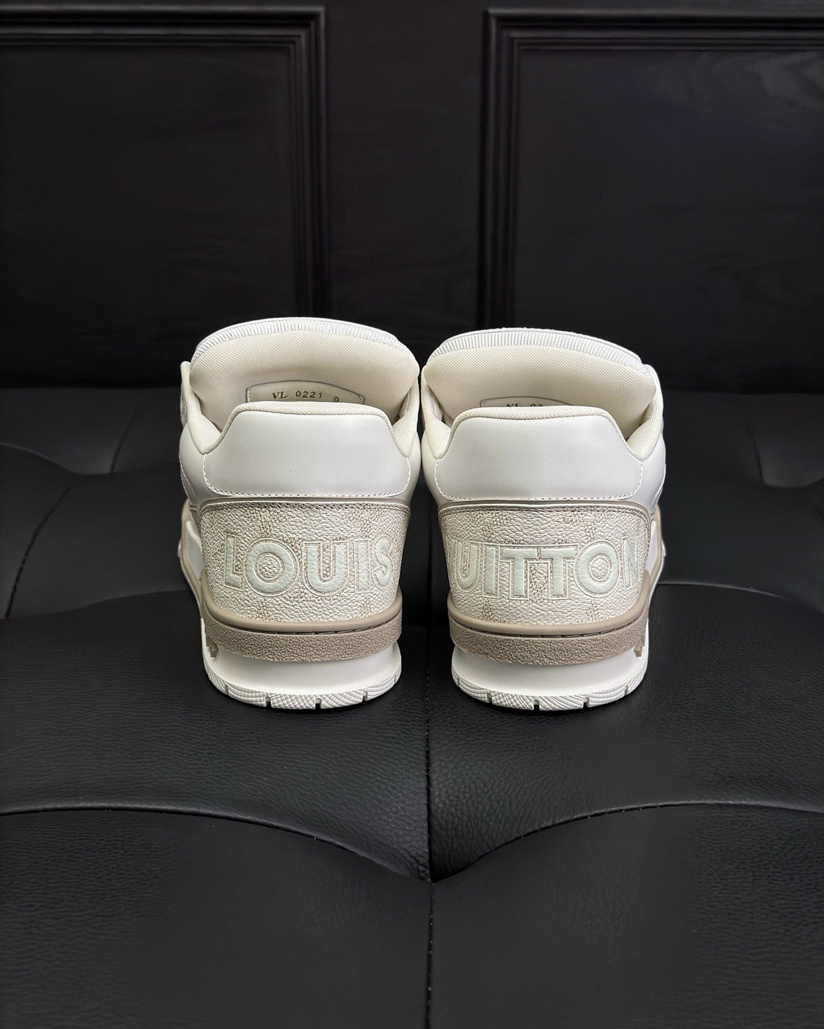 Cremefarbener Leder-Sneaker mit Ton-in-Ton-Details – Herren