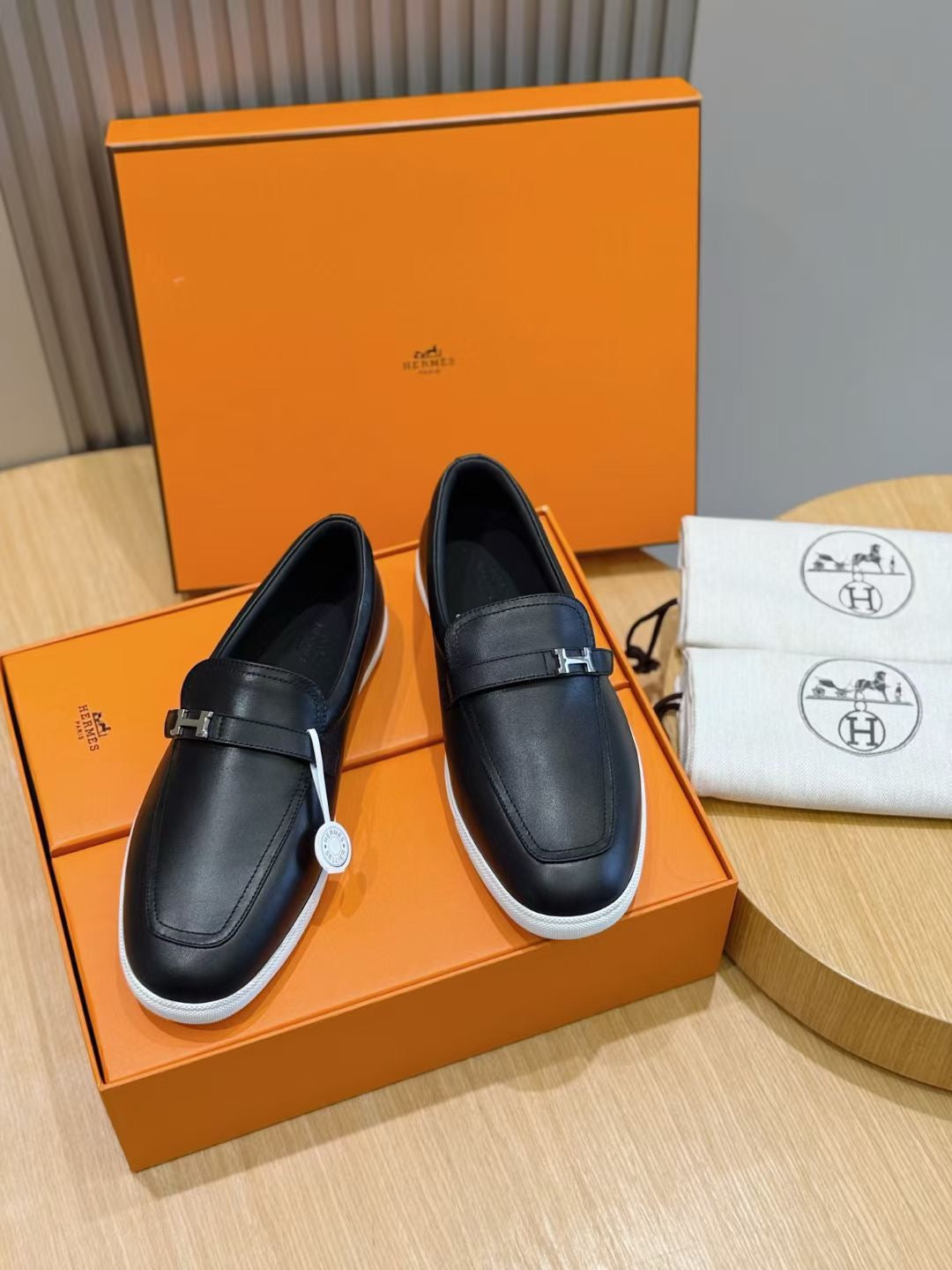 Black Leather Bit Contrast Sole Loafer - Men's