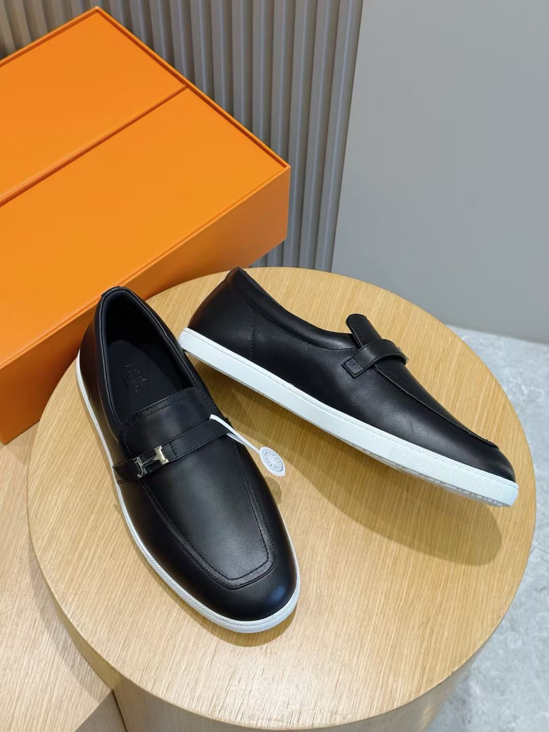 Black Leather Bit Contrast Sole Loafer - Men's
