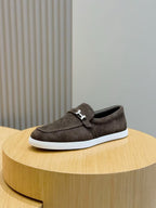 Loafer aus schwarzem Wildleder mit Kontrastsohle – Herren