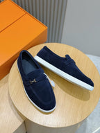 Loafer aus schwarzem Wildleder mit Kontrastsohle – Herren