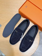 Loafer aus schwarzem Wildleder mit Kontrastsohle – Herren