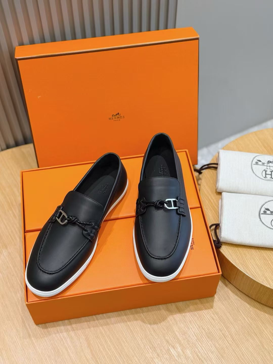 Black Leather Contrast Sole Loafer - Men's