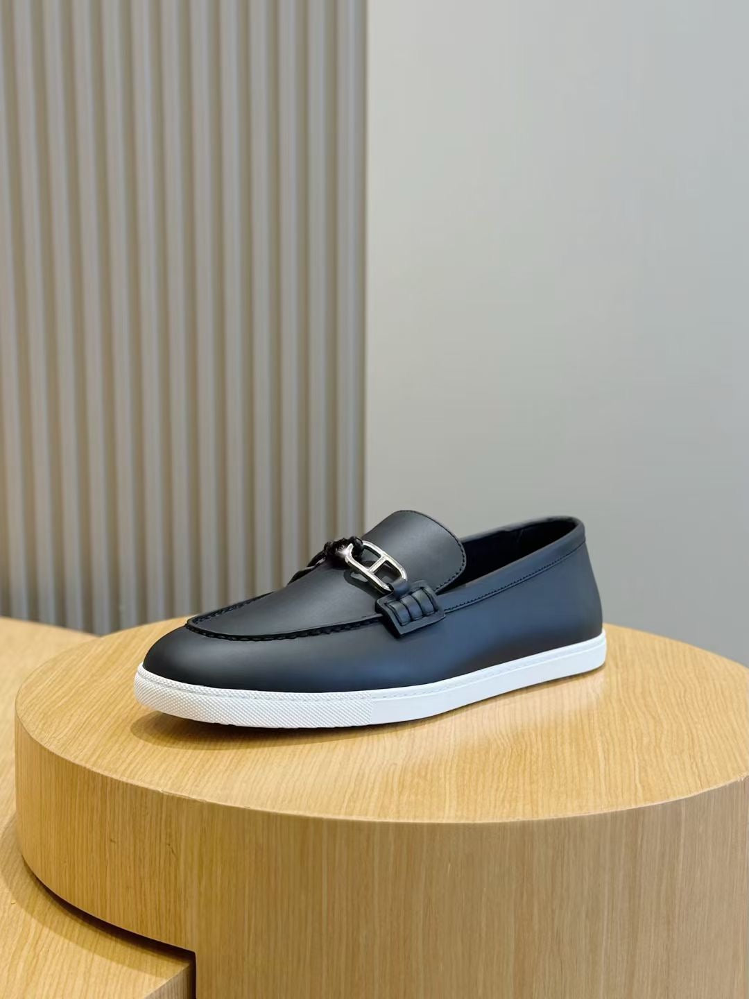 Black Leather Contrast Sole Loafer - Men's