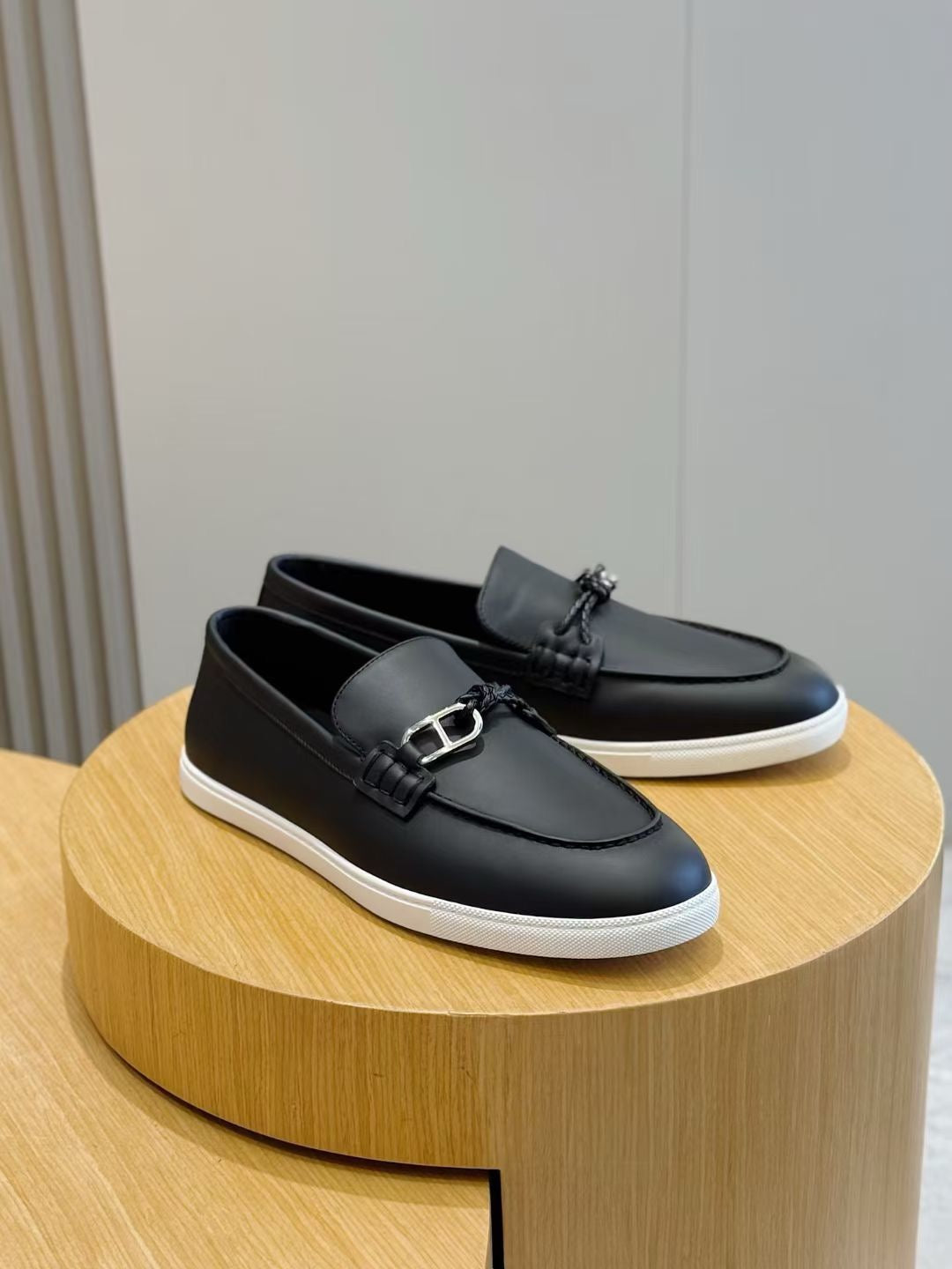 Black Leather Contrast Sole Loafer - Men's