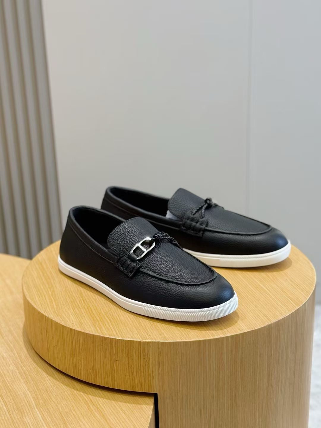 Black Leather Contrast Sole Loafer - Men's