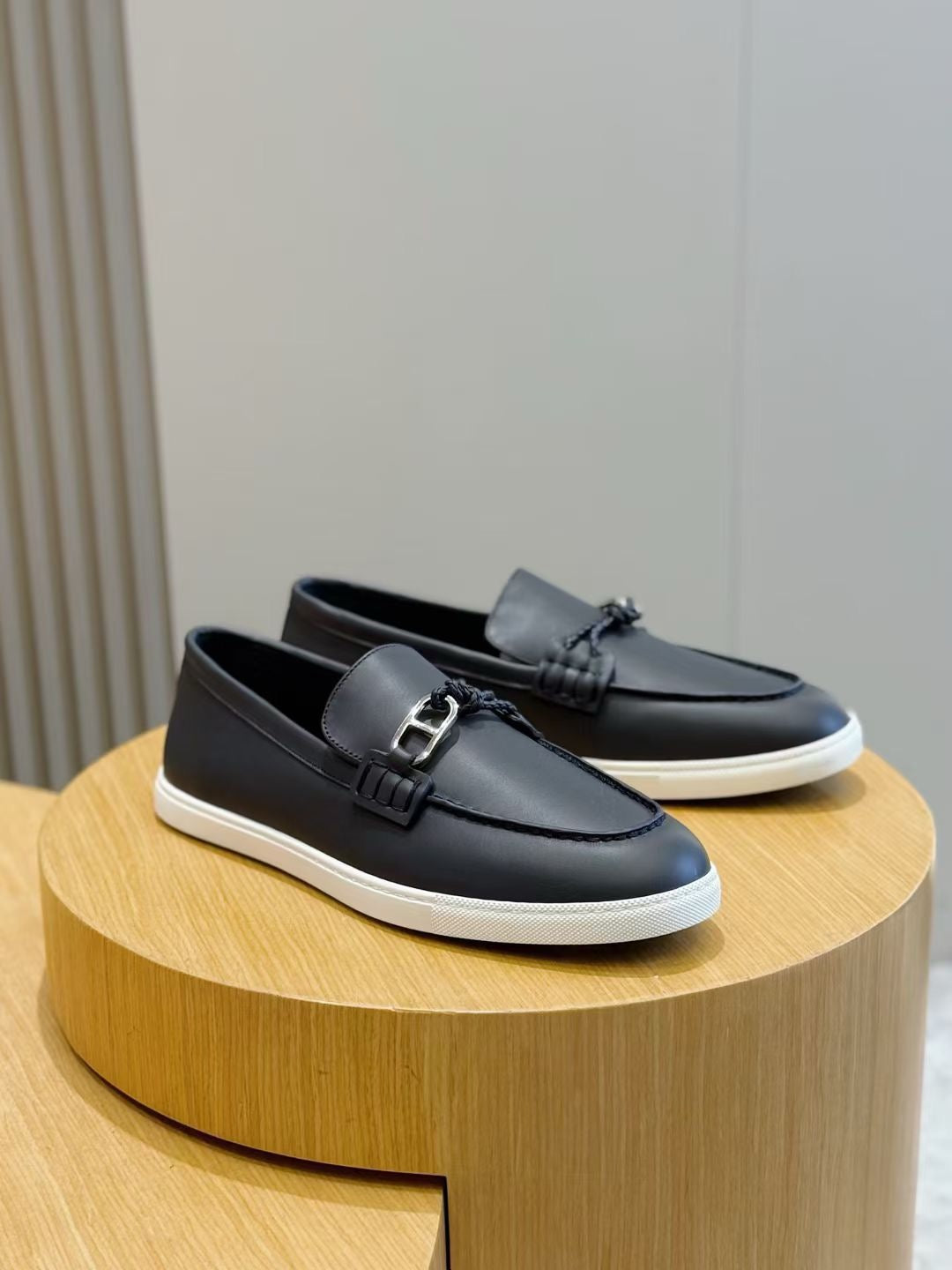 Black Leather Contrast Sole Loafer - Men's