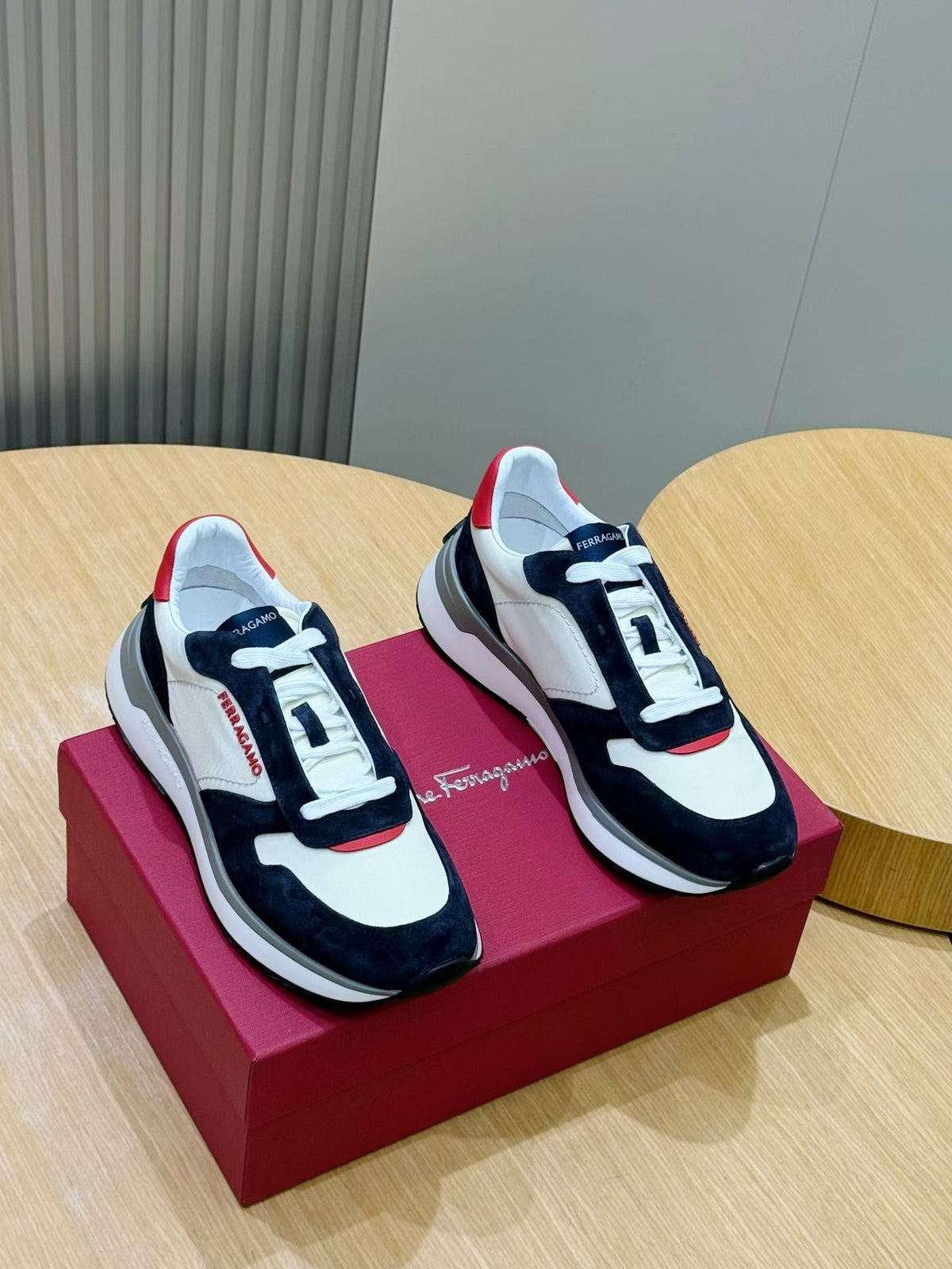 Runner in weißem Leder mit Farbblock - Herren