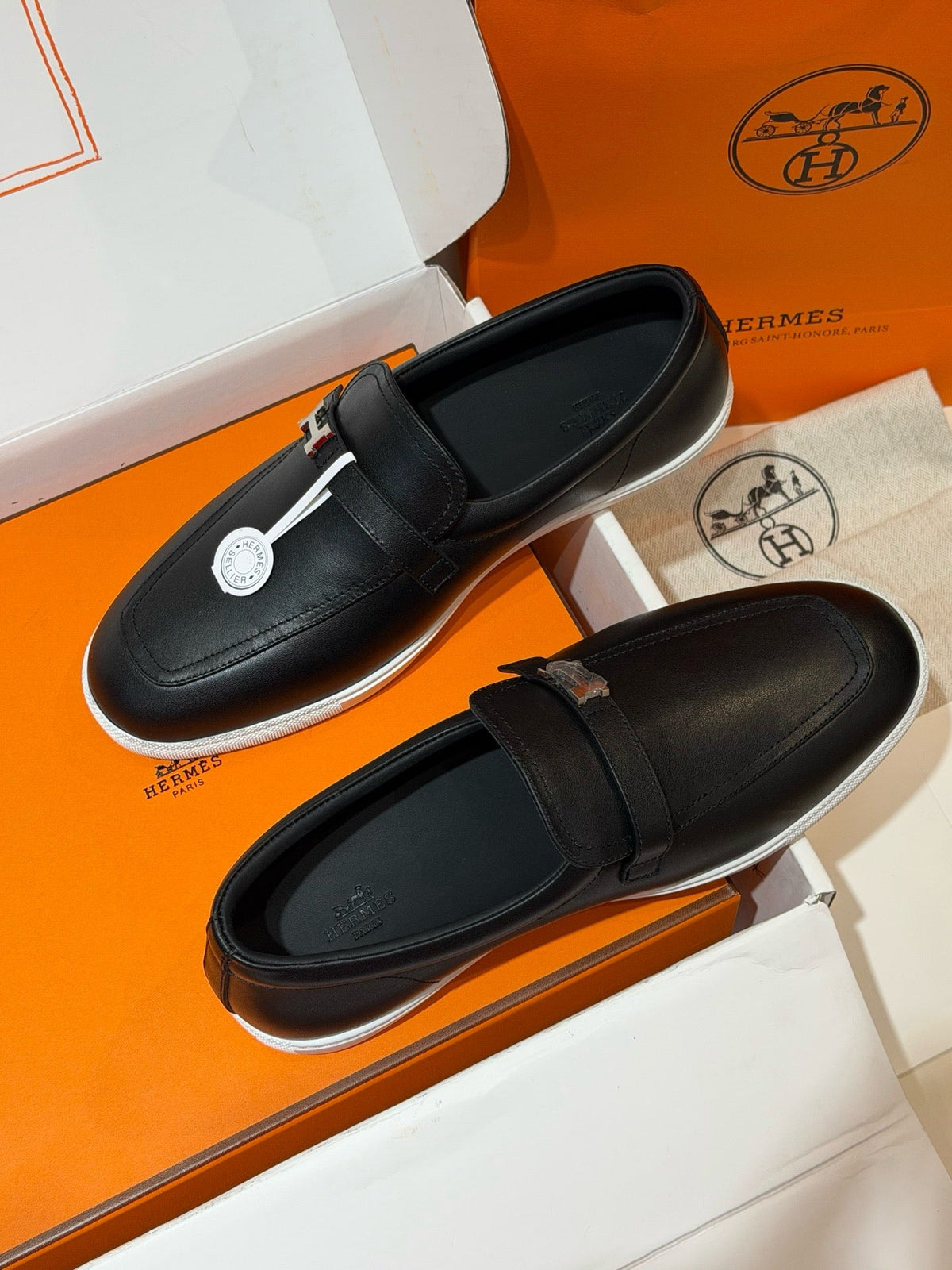 Schwarzer Loafer aus Leder mit Metalldetails – Herren