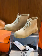 Cremefarbener Leder-Schnürstiefel mit Profilsohle – Herren