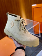 Cremefarbener Leder-Schnürstiefel mit Profilsohle – Herren