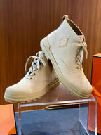 Cremefarbener Leder-Schnürstiefel mit Profilsohle – Herren