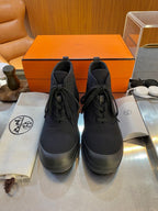 Cremefarbener Leder-Schnürstiefel mit Profilsohle – Herren
