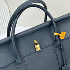 Und Black Tote Bag