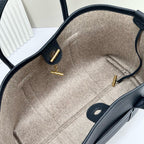 Schwarze und burgunderrote Tragetasche