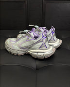 Caged Panel Runner Cremefarbene und rote Sneakers