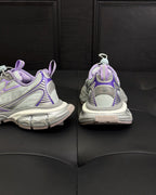Caged Panel Runner Cremefarbene und rote Sneakers