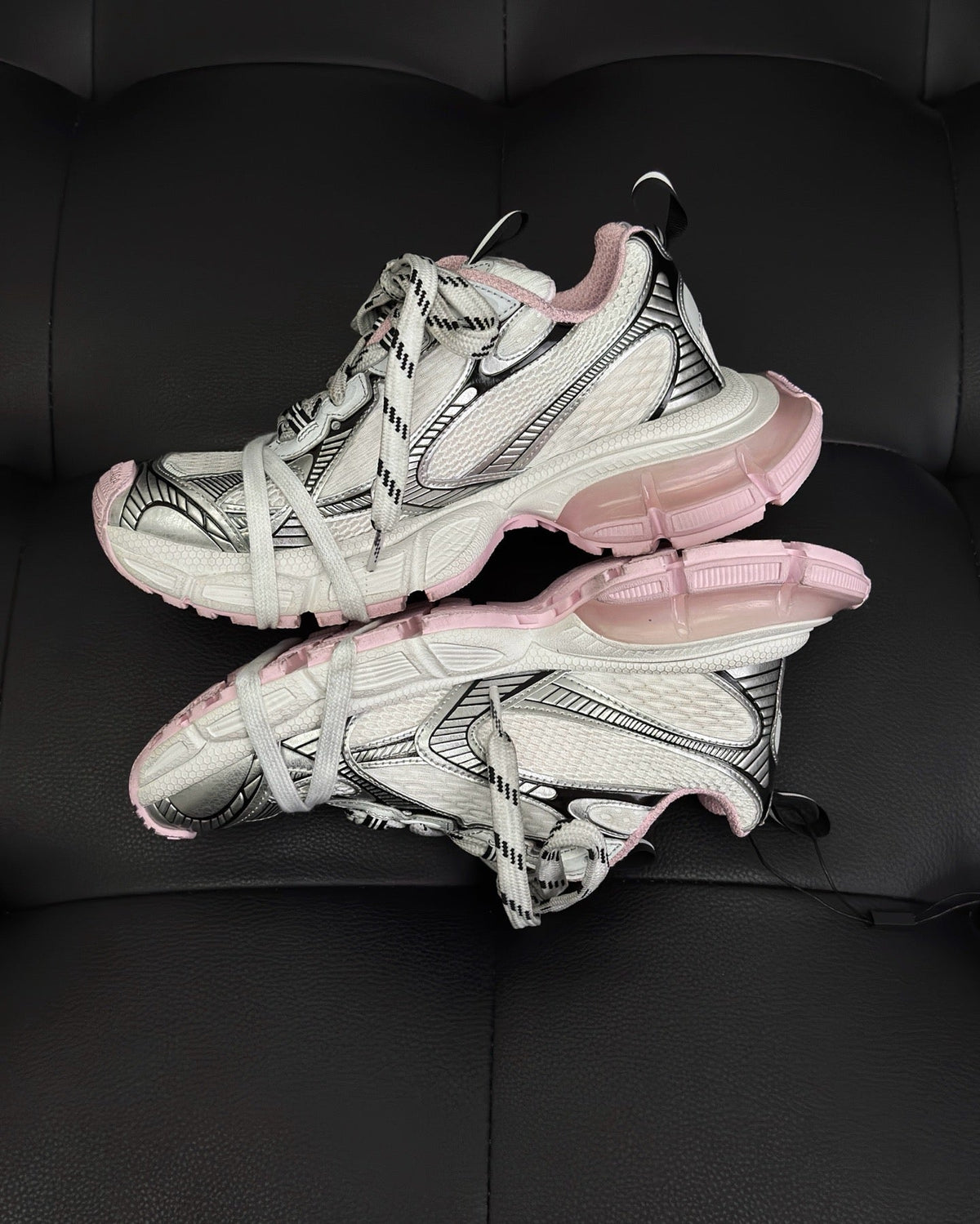 Sneaker mit Paneelen Beige