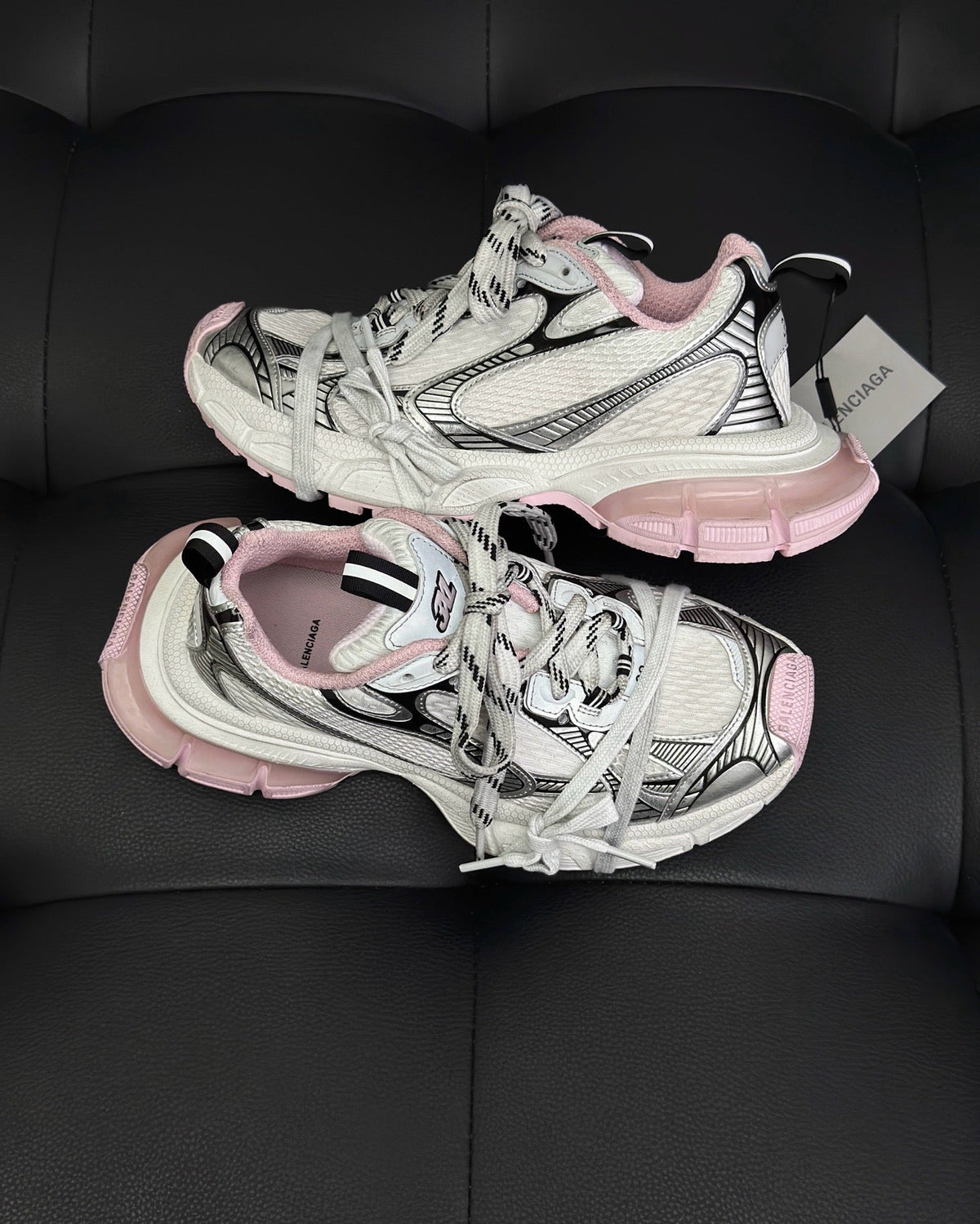Sneaker mit Paneelen Beige