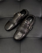 Dunkelbraune und schwarze Mules
