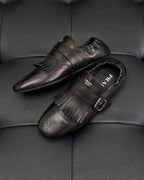 Dunkelbraune und schwarze Mules