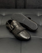 Dunkelbraune und schwarze Mules