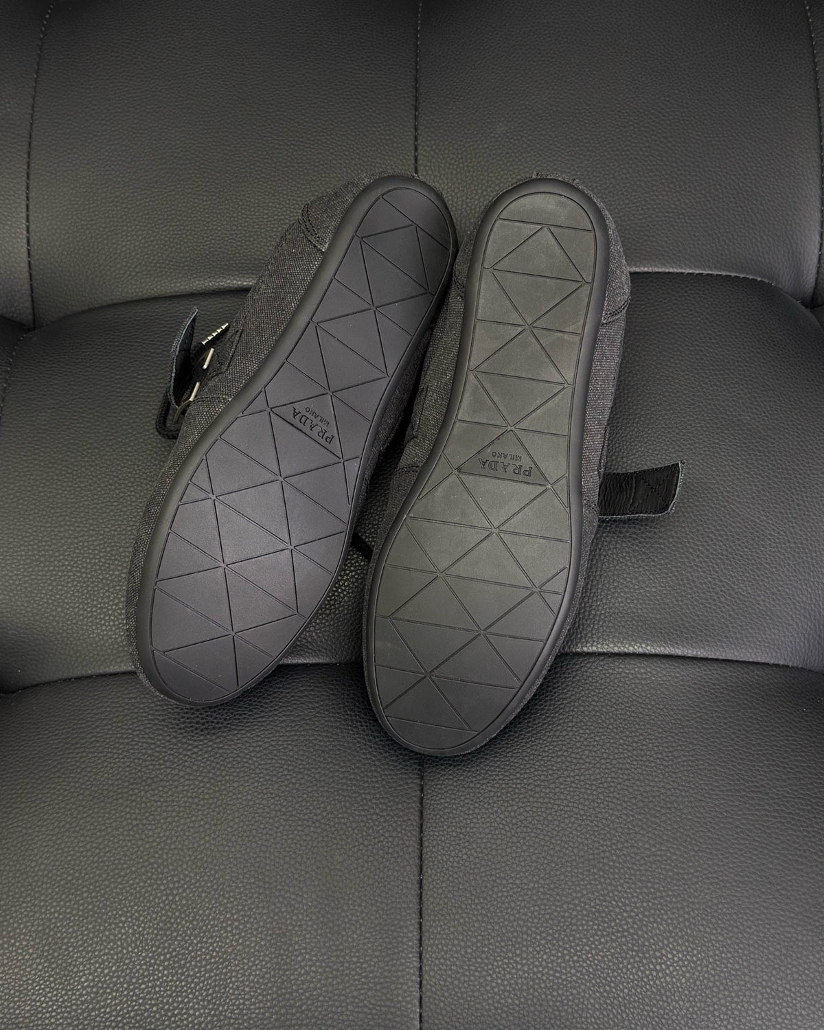 Grauer Wildleder-Monk-Schuh mit doppelter Schnalle - Herren