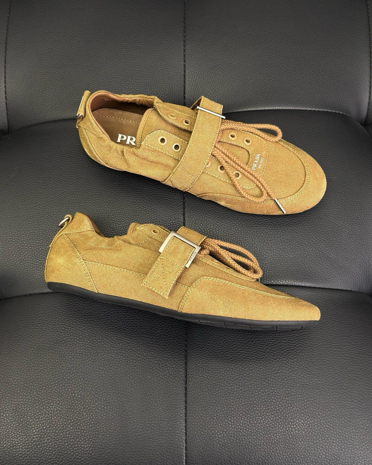 Herren-Monk-Schuh aus Kamel-Wildleder mit Schnalle