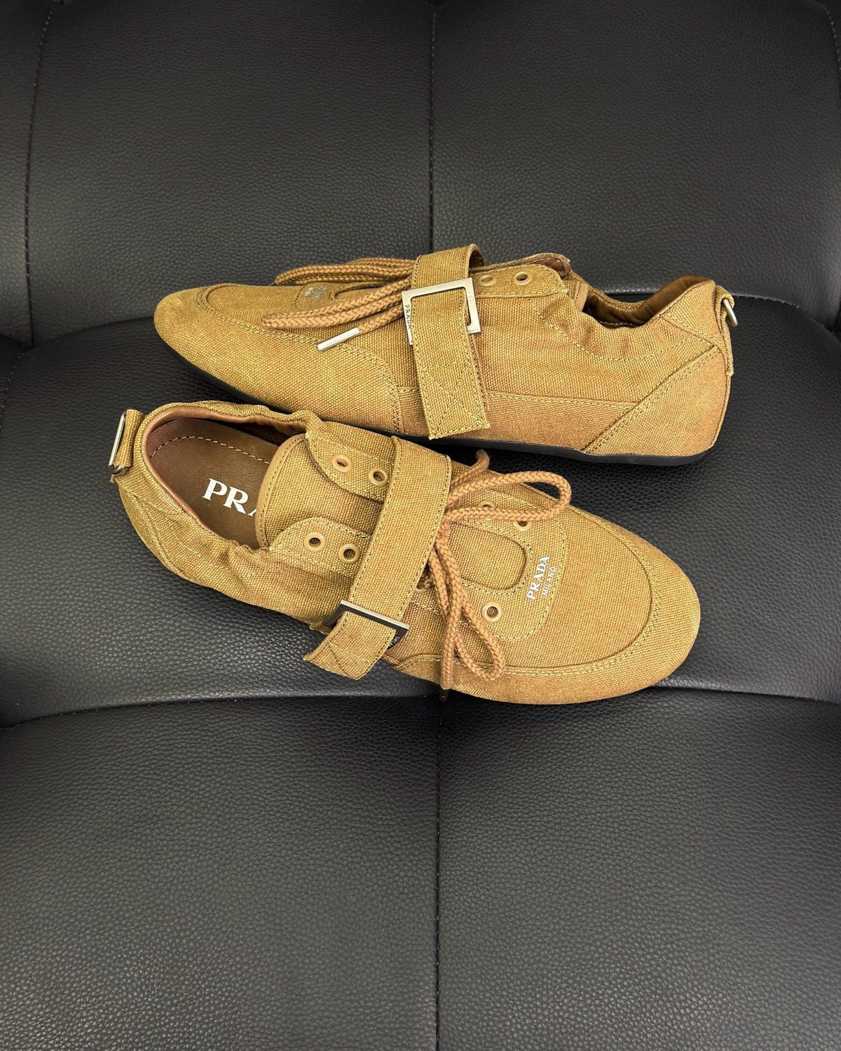 Herren-Monk-Schuh aus Kamel-Wildleder mit Schnalle