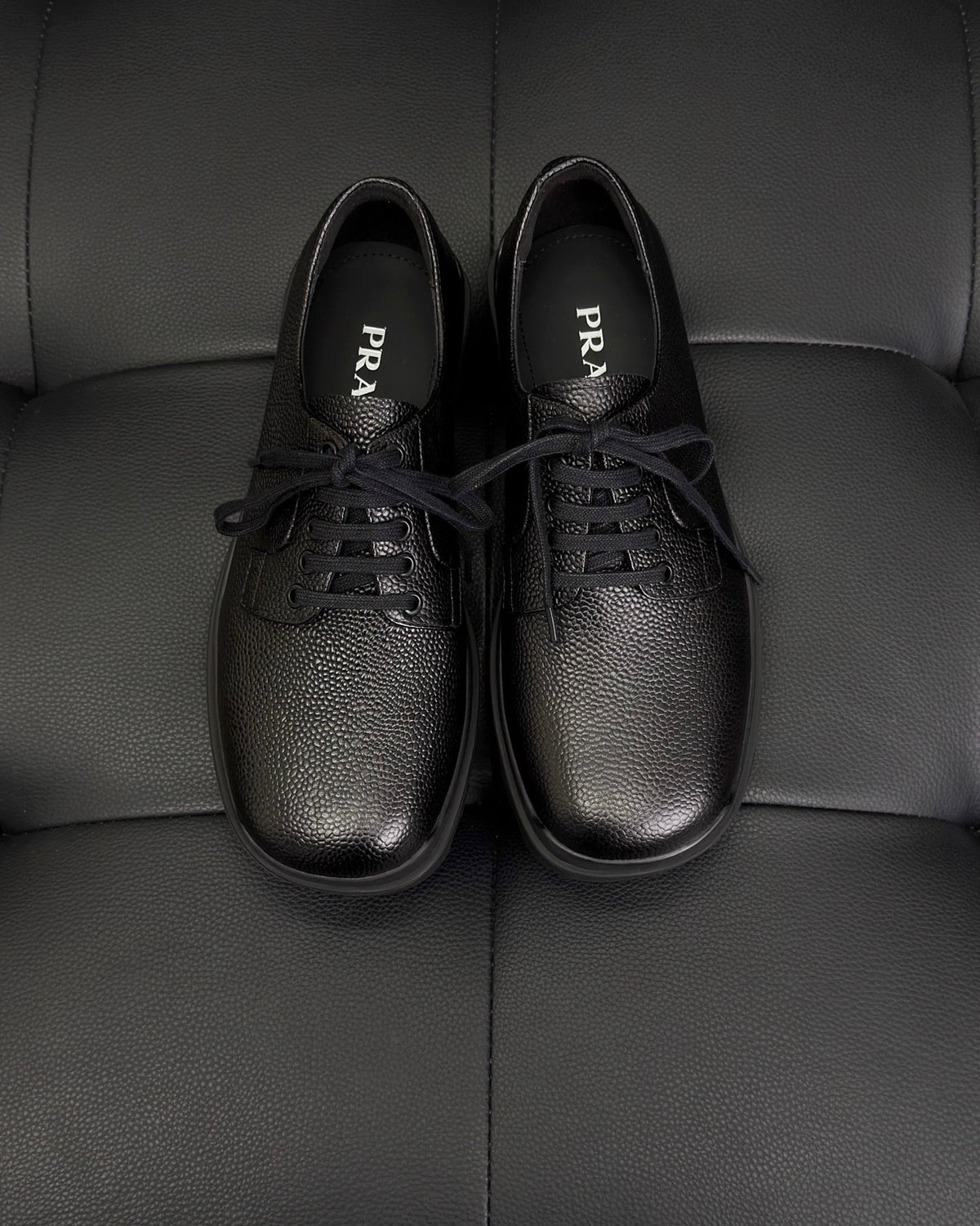 Schwarz-gelbe Derby-Schuhe – Herren