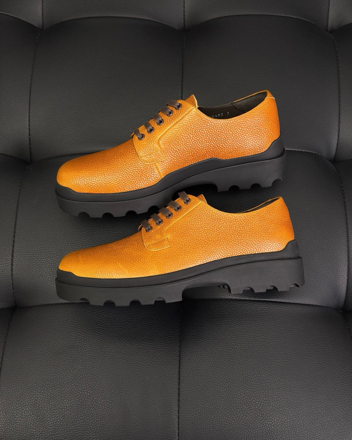 Schwarz-gelbe Derby-Schuhe – Herren