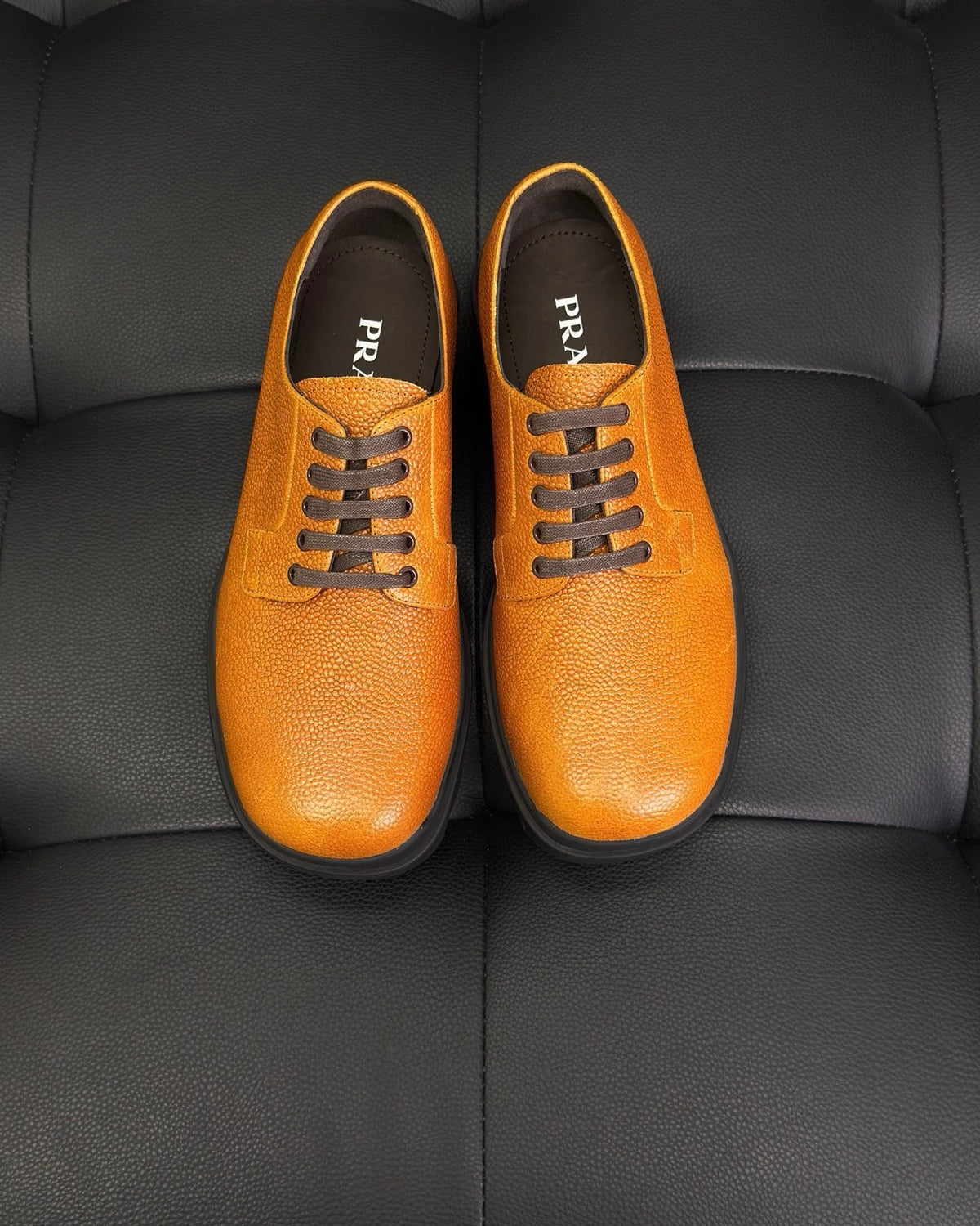 Schwarz-gelbe Derby-Schuhe – Herren