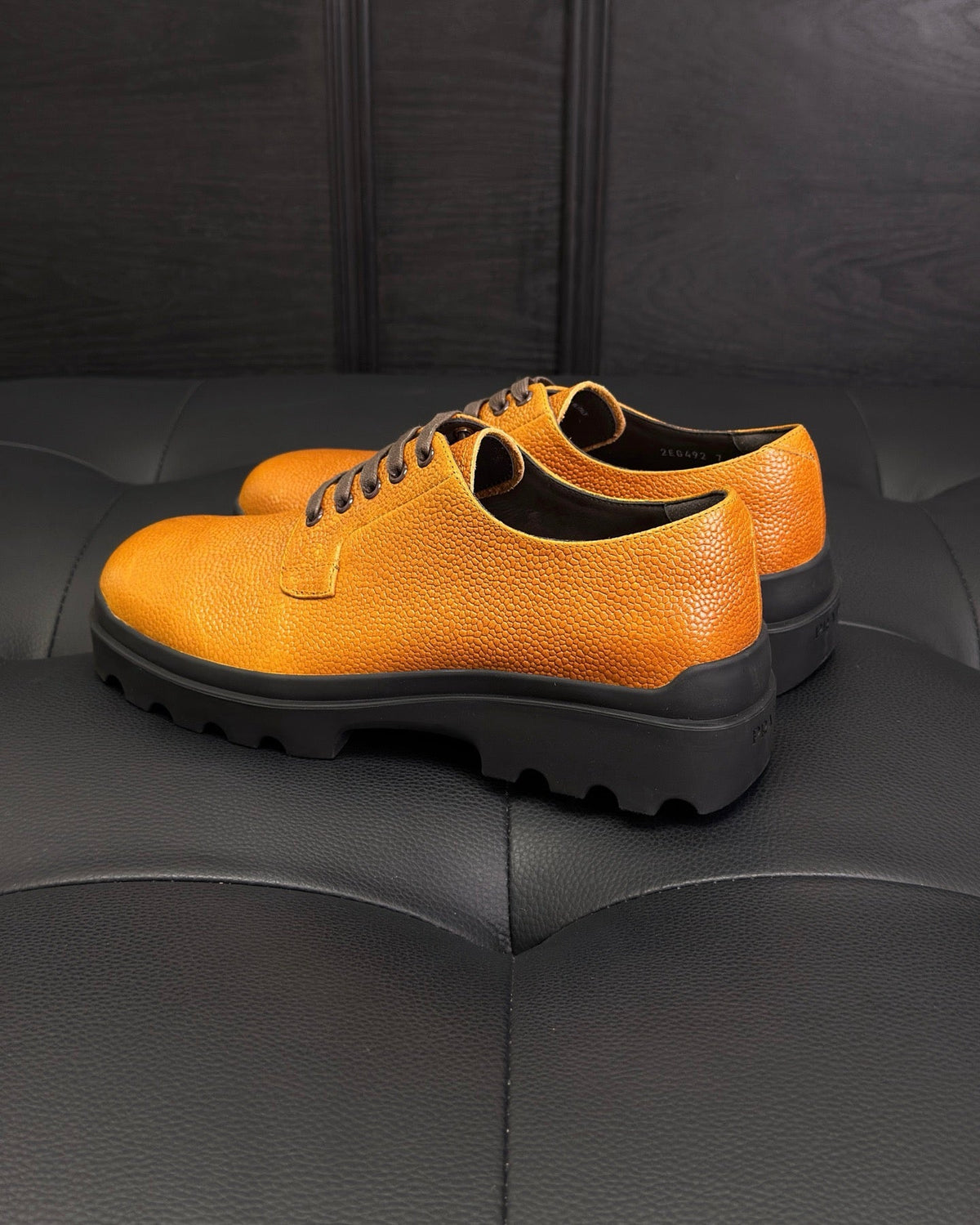 Schwarz-gelbe Derby-Schuhe – Herren