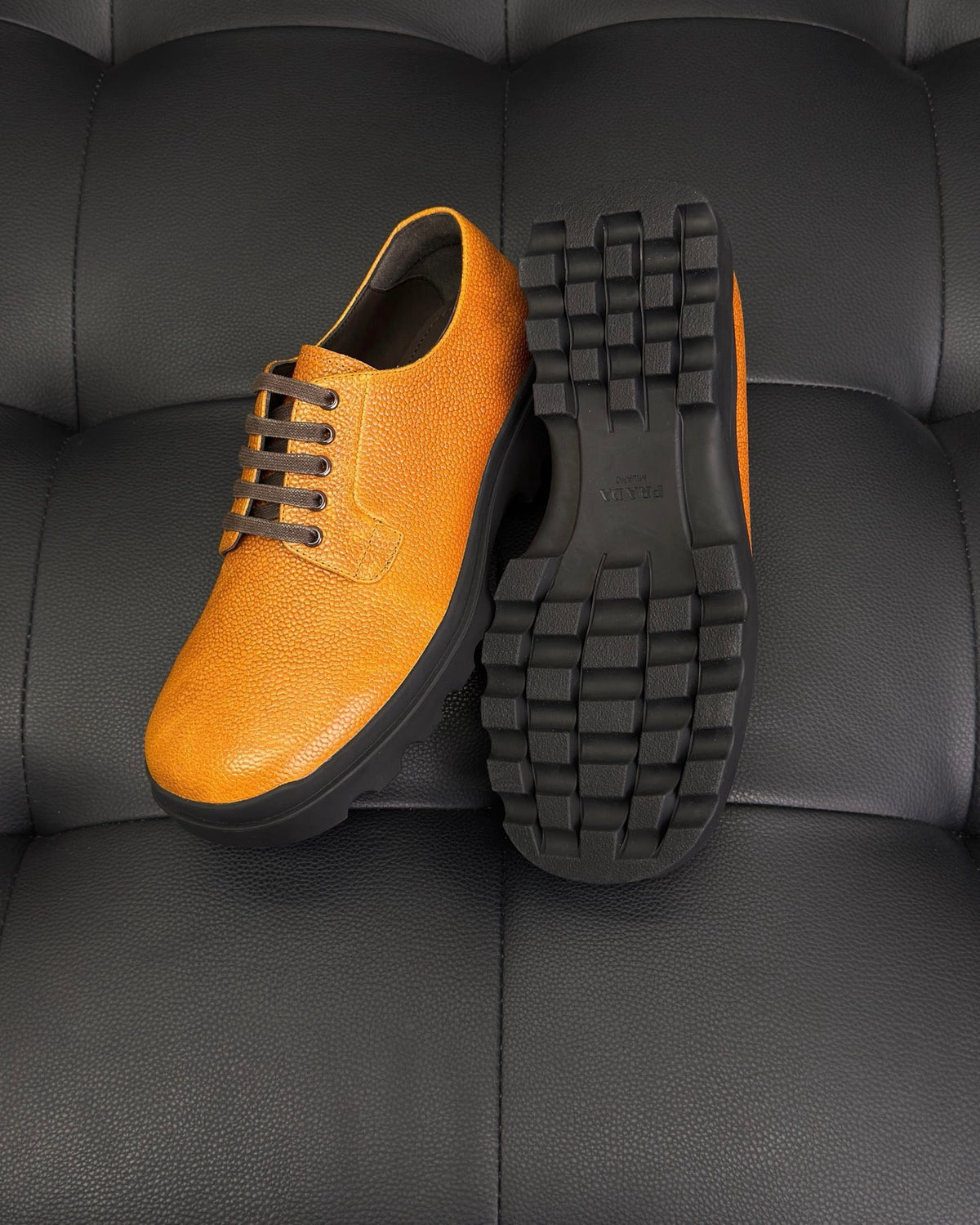 Schwarz-gelbe Derby-Schuhe – Herren