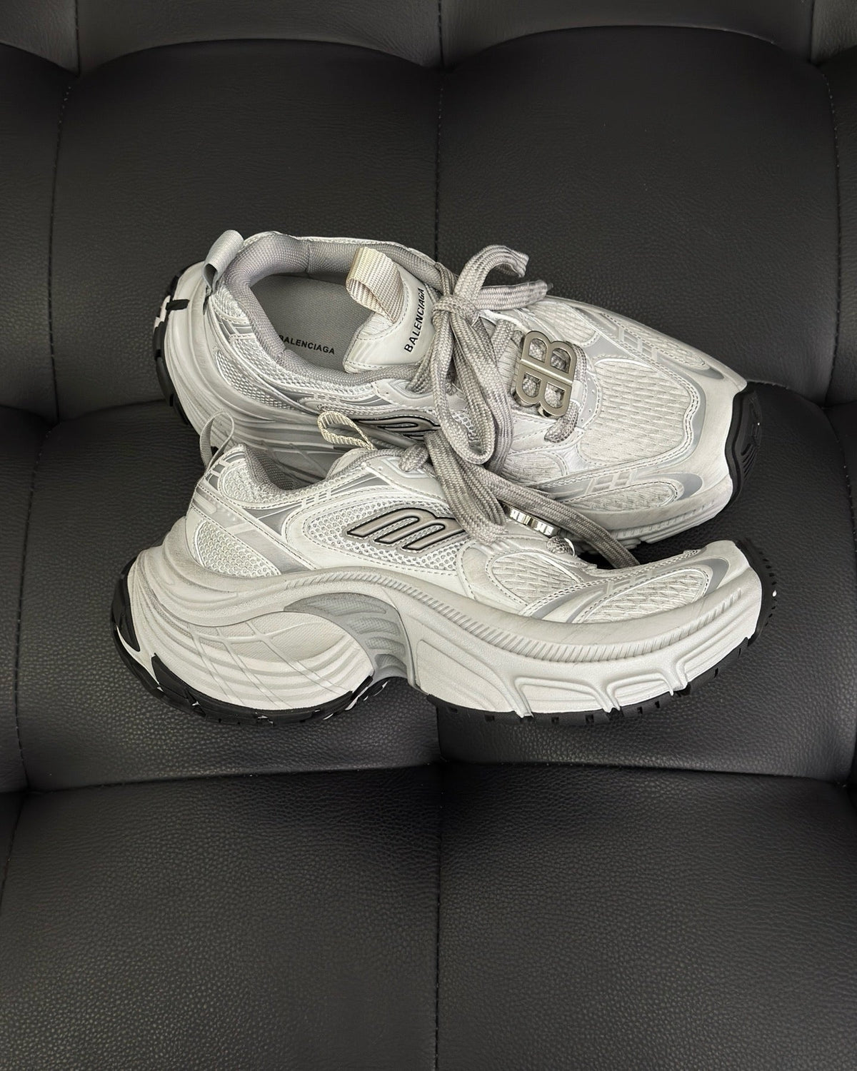 Schwarz-weiße Turnschuhe