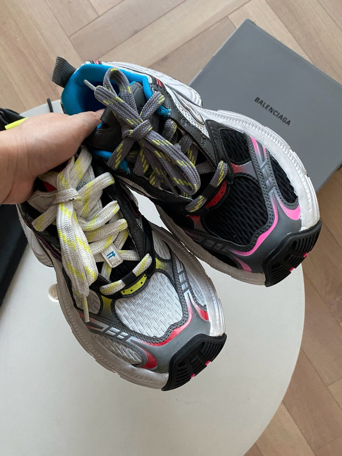 Mehrfarbige Mesh-Laufschuhe