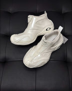 Cremefarbener, klobiger Herrensneaker aus geformtem Leder