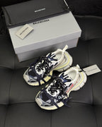 Graffiti-Logo Distressed-Sneaker