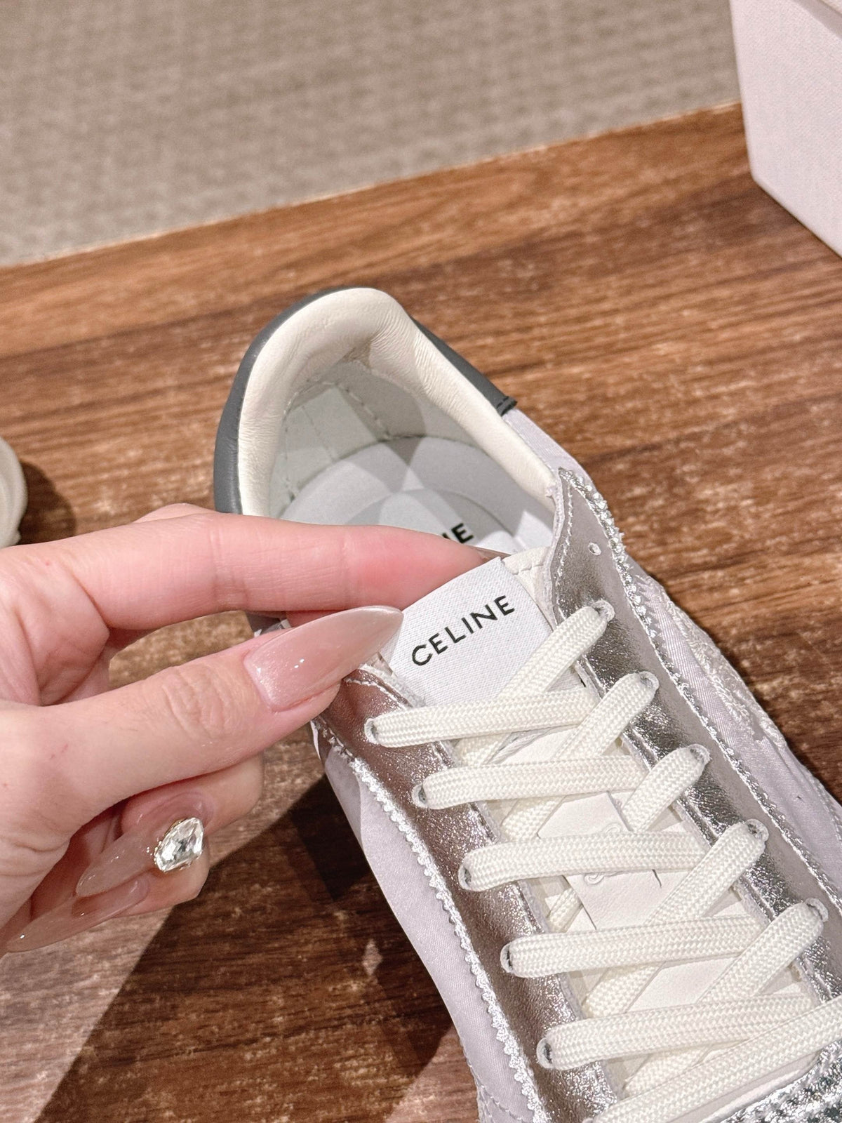 Rote Leder-Low-Top-Sneaker – Damen
