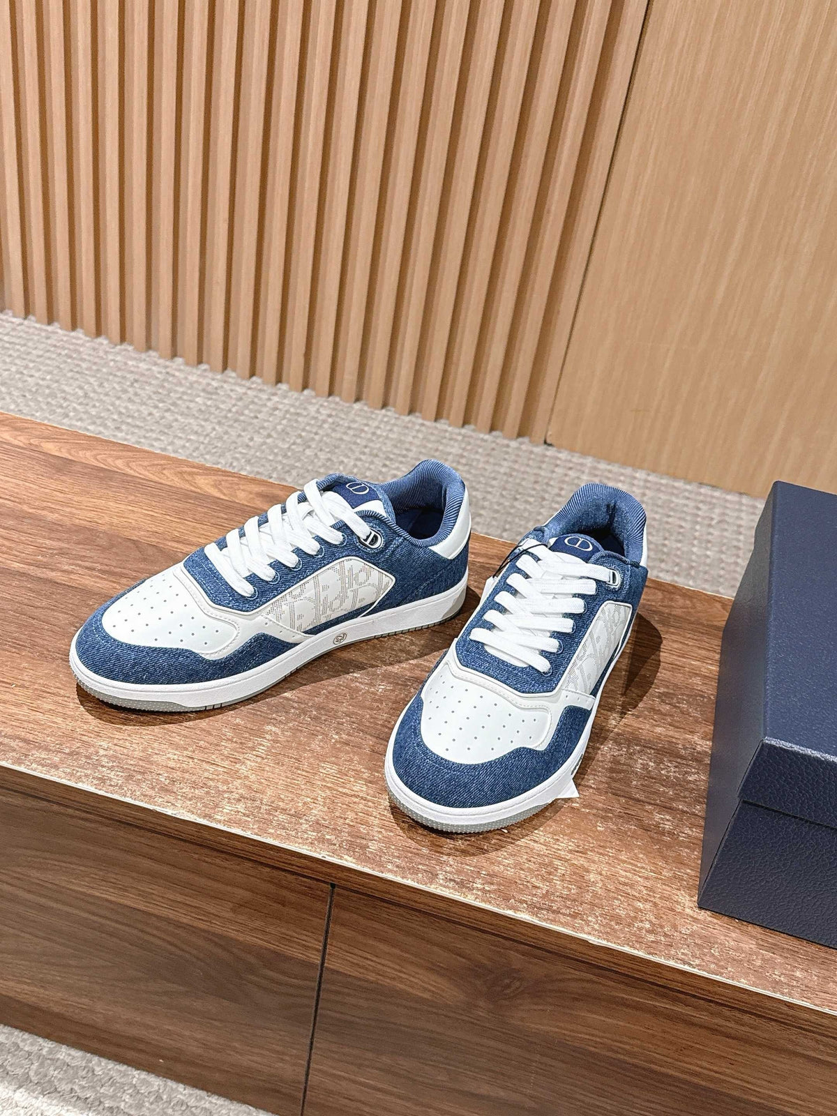 Leather Low-Top Blue and White Sneakers - Men's