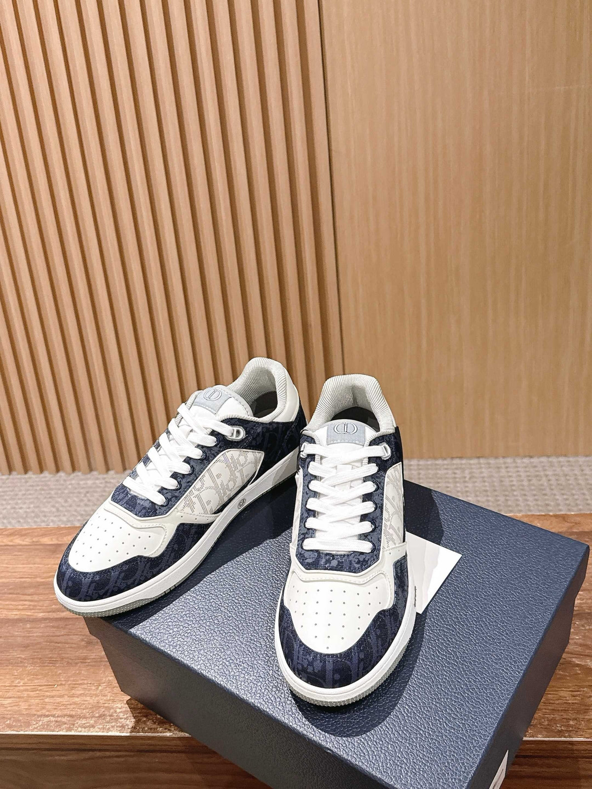 Herren-Sneaker aus Leder mit niedrigem Schaft, blau und weiß