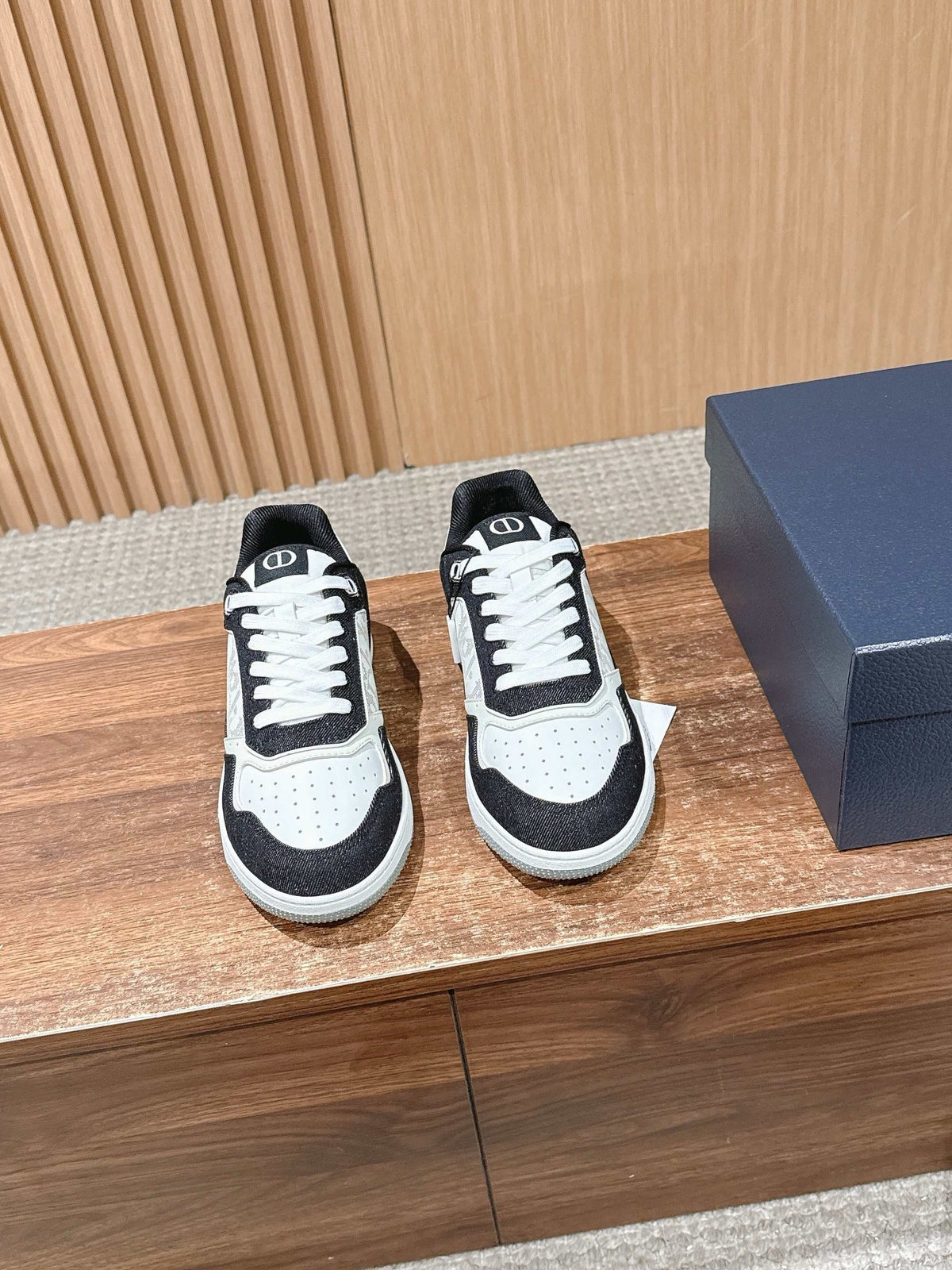 Herren-Sneaker aus Leder mit niedrigem Schaft, blau und weiß