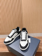 Herren-Sneaker aus Leder mit niedrigem Schaft, blau und weiß