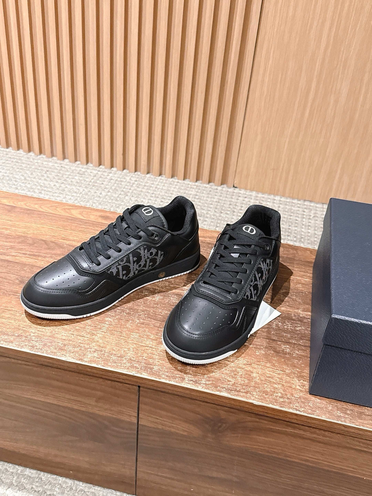 Leather Low-Top Black Grained Sneakers - Men's
