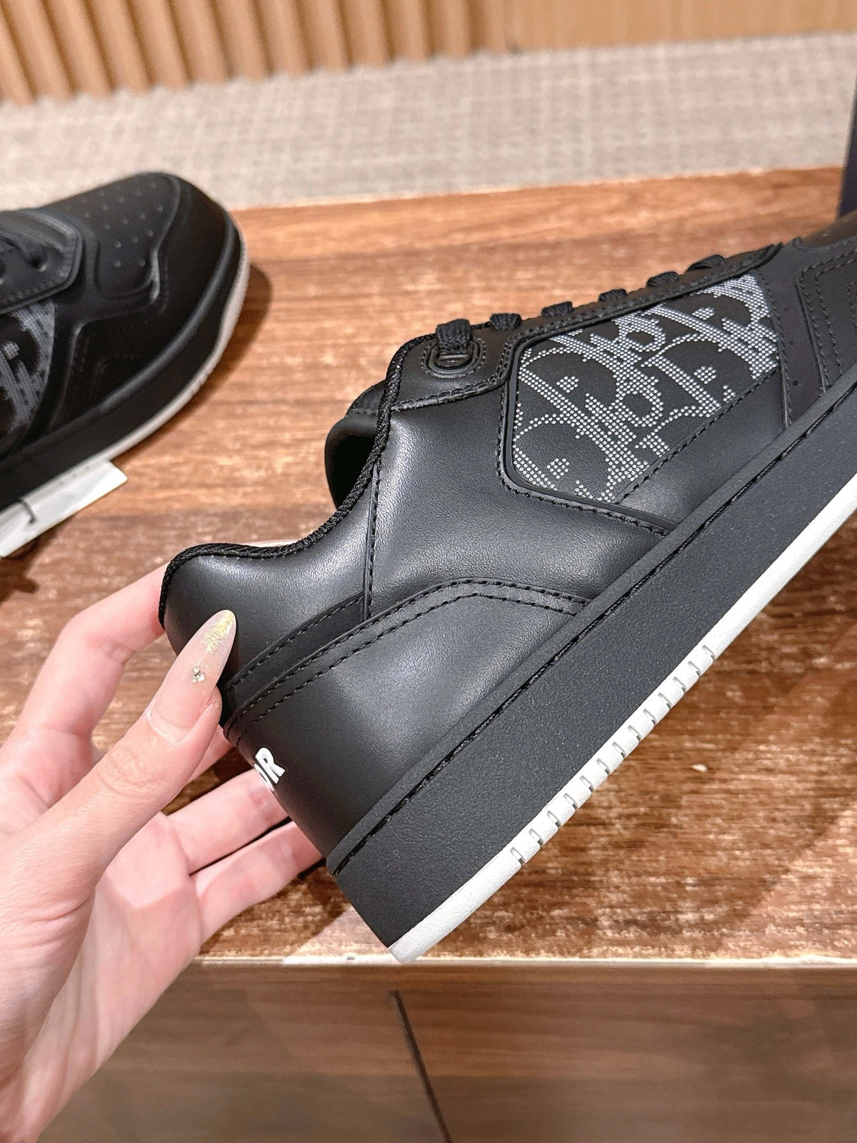 Leather Low-Top Black Grained Sneakers - Men's