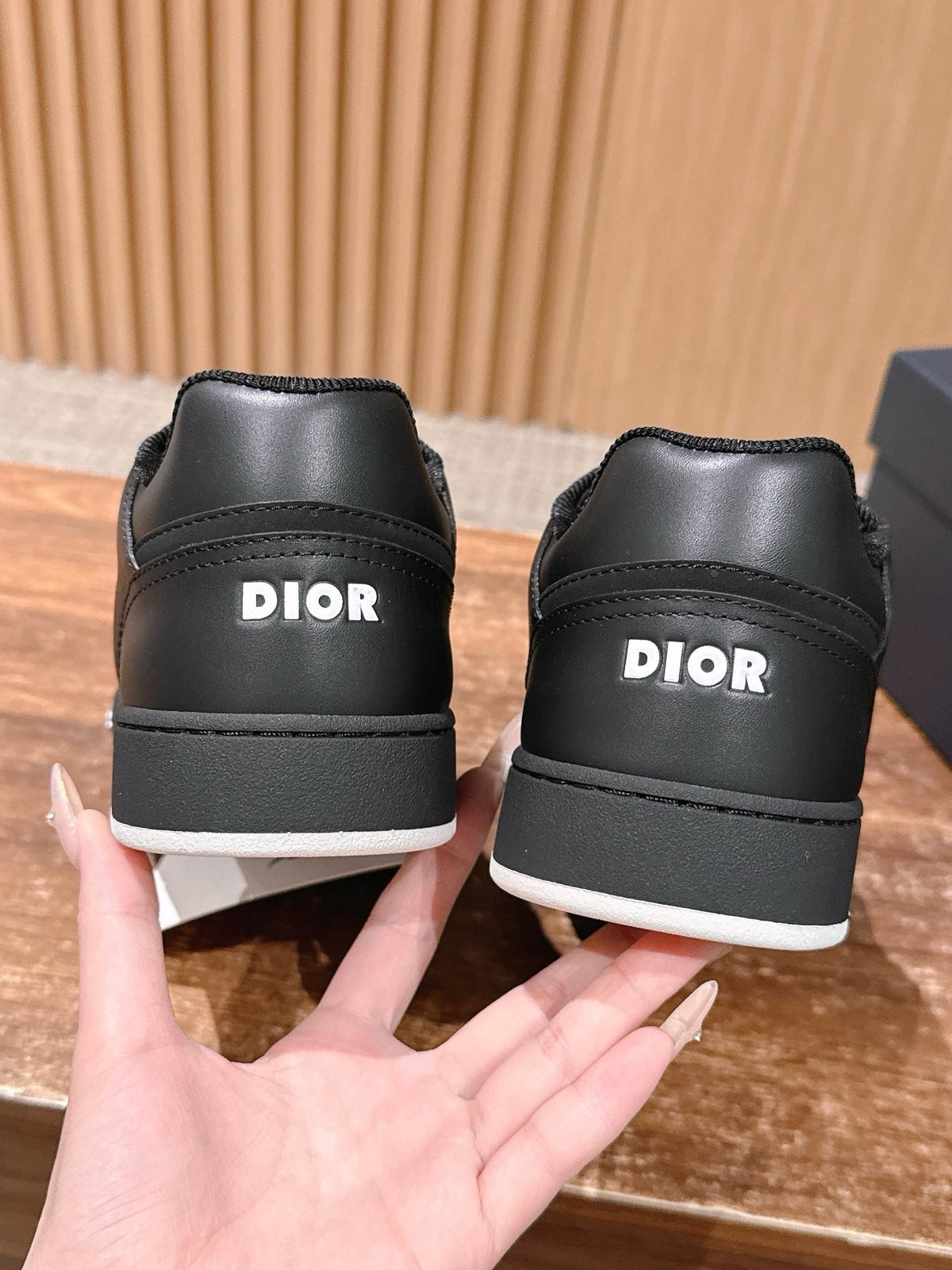 Leather Low-Top Black Grained Sneakers - Men's