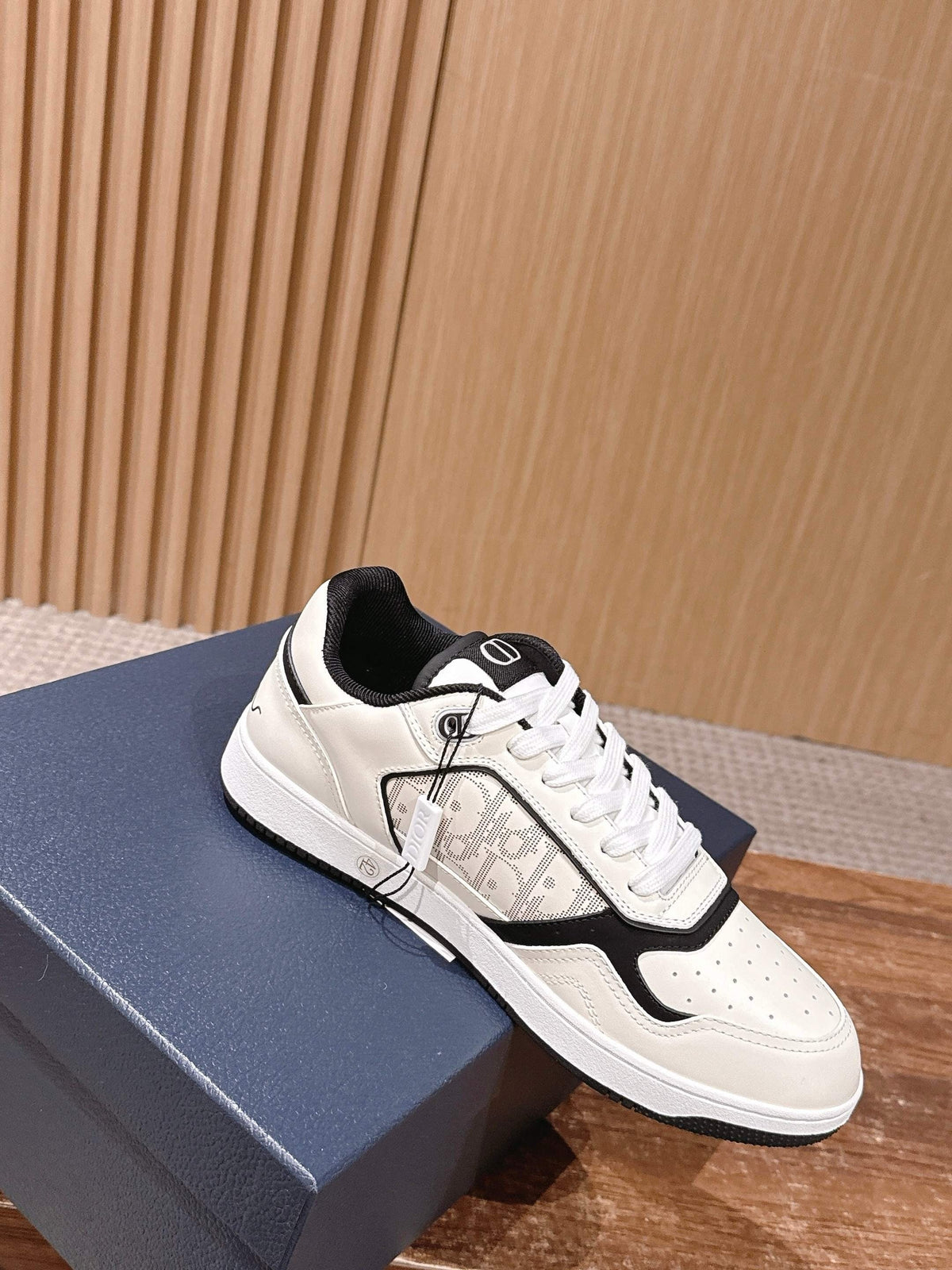 Leather Low-Top Black Grained Sneakers - Men's