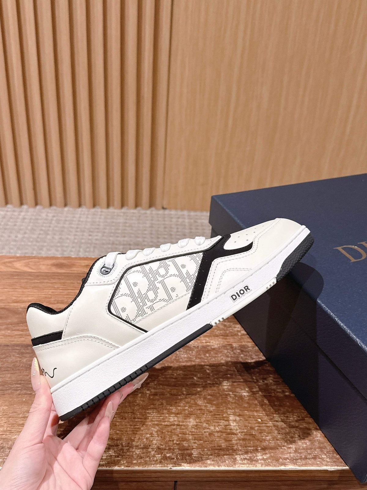 Schwarzer Low-Top aus geprägtem Leder – Herren